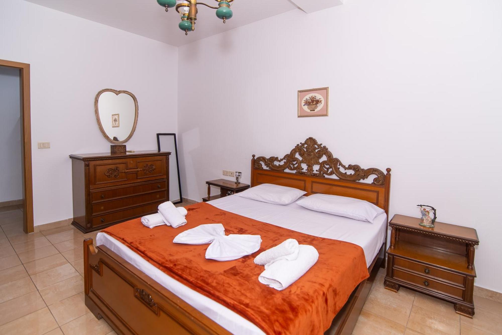 Vintage Blloku Apartment Тирана Екстер'єр фото